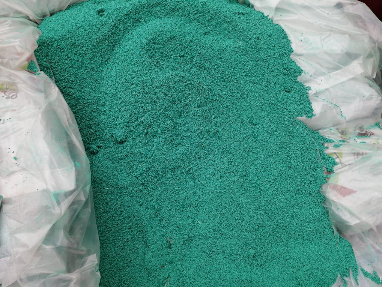 Каучуковая ЭПДМ крошка бирюзового цвета 03